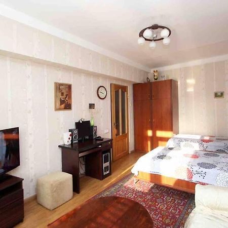 Cozy Apartment In The Center Of Erevan Exterior foto
