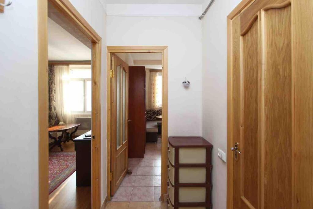 Cozy Apartment In The Center Of Erevan Exterior foto