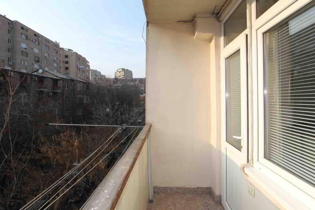 Cozy Apartment In The Center Of Erevan Exterior foto